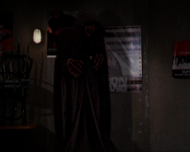 Charmed-Online_dot_net-2x05TheDevilsMusic0994.jpg