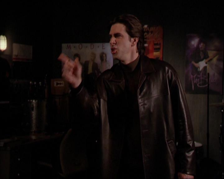 Charmed-Online_dot_net-2x05TheDevilsMusic0997.jpg