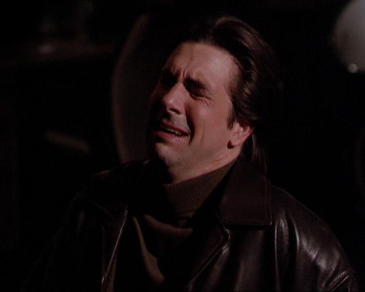 Charmed-Online_dot_net-2x05TheDevilsMusic1019.jpg