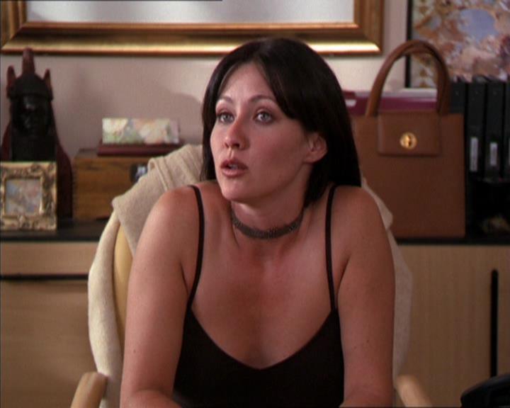 Charmed-Online_dot_net-2x05TheDevilsMusic1045.jpg