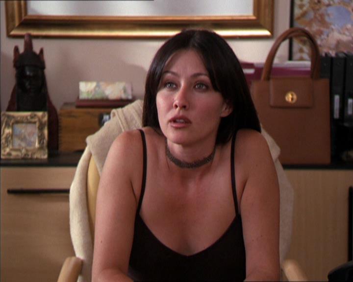 Charmed-Online_dot_net-2x05TheDevilsMusic1061.jpg