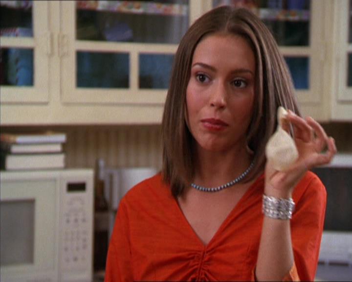 Charmed-Online_dot_net-2x05TheDevilsMusic1139.jpg