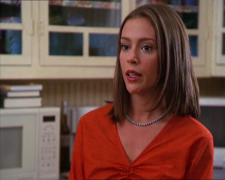 Charmed-Online_dot_net-2x05TheDevilsMusic1153.jpg