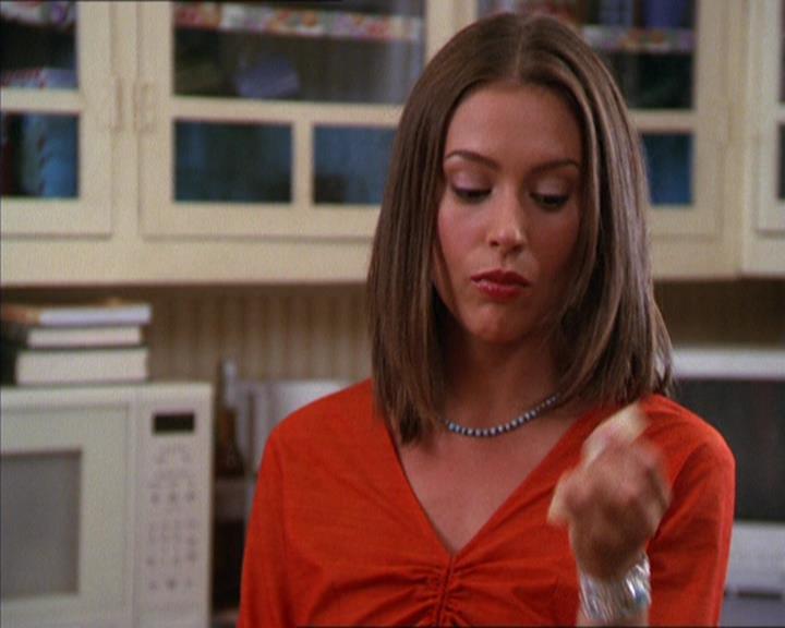 Charmed-Online_dot_net-2x05TheDevilsMusic1160.jpg