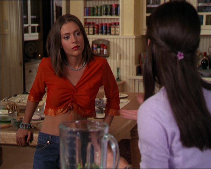 Charmed-Online_dot_net-2x05TheDevilsMusic1189.jpg