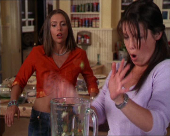 Charmed-Online_dot_net-2x05TheDevilsMusic1191.jpg