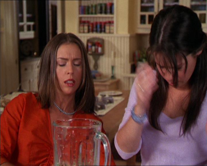 Charmed-Online_dot_net-2x05TheDevilsMusic1194.jpg