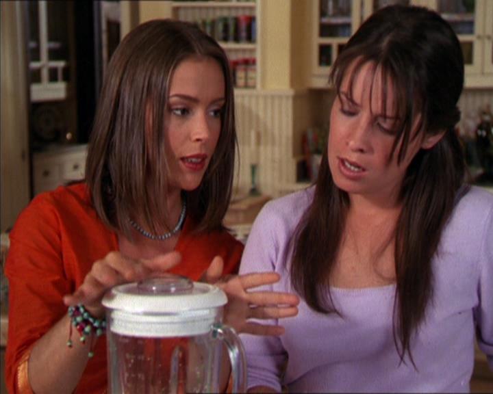 Charmed-Online_dot_net-2x05TheDevilsMusic1196.jpg