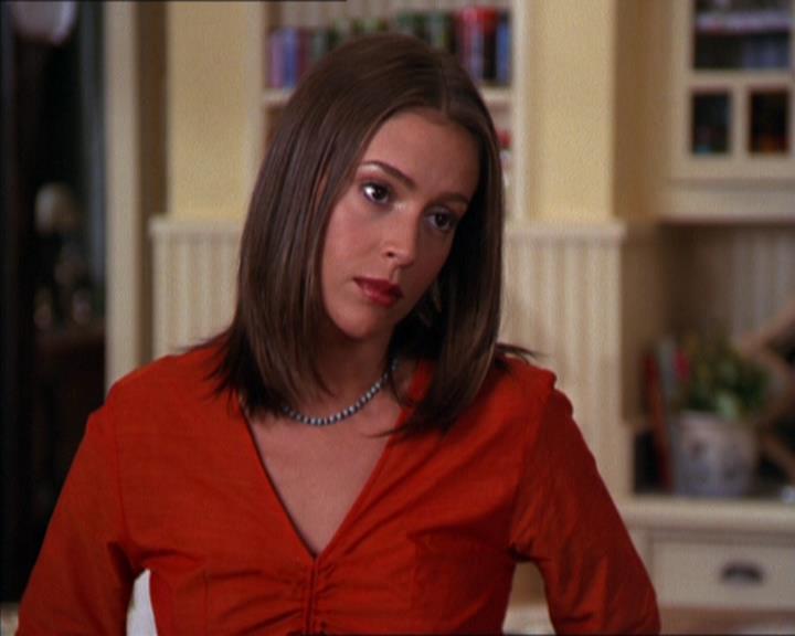Charmed-Online_dot_net-2x05TheDevilsMusic1202.jpg
