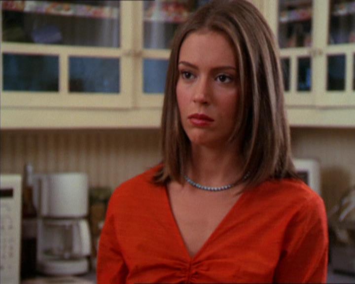 Charmed-Online_dot_net-2x05TheDevilsMusic1220.jpg