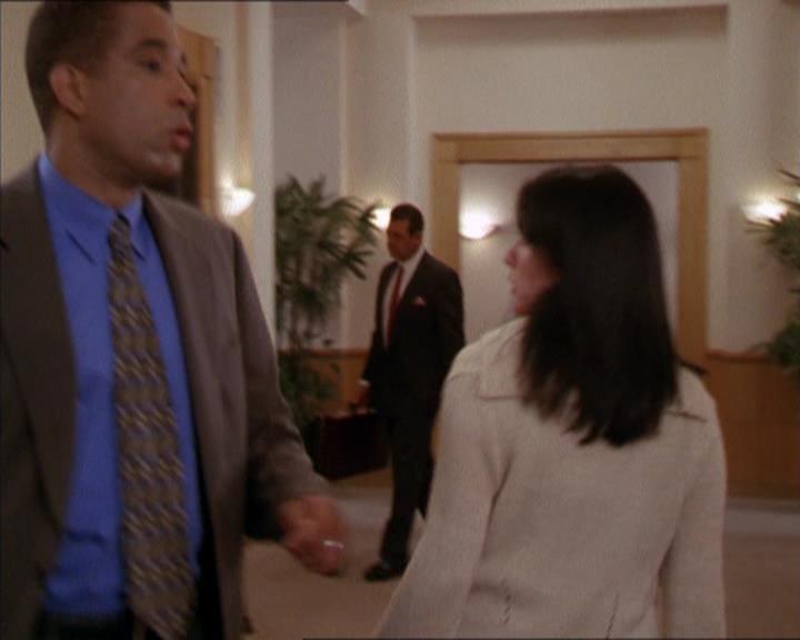 Charmed-Online_dot_net-2x05TheDevilsMusic1306.jpg