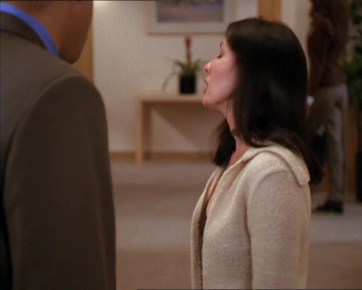 Charmed-Online_dot_net-2x05TheDevilsMusic1321.jpg