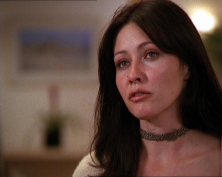 Charmed-Online_dot_net-2x05TheDevilsMusic1390.jpg
