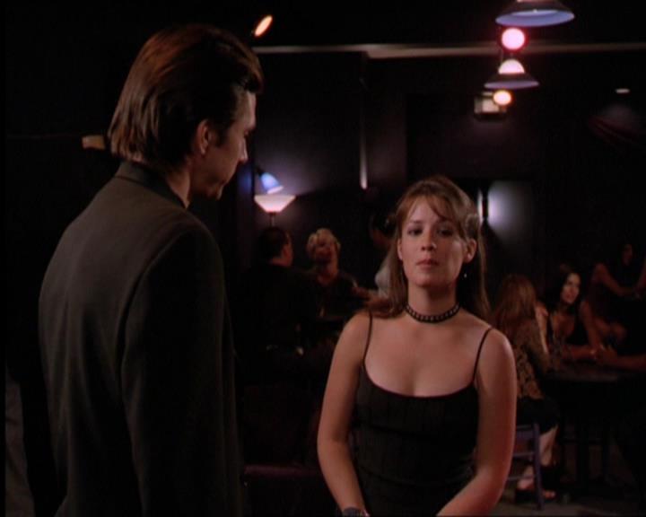 Charmed-Online_dot_net-2x05TheDevilsMusic1483.jpg