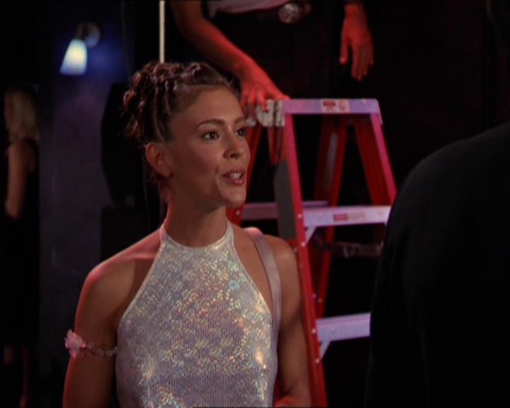 Charmed-Online_dot_net-2x05TheDevilsMusic1520.jpg