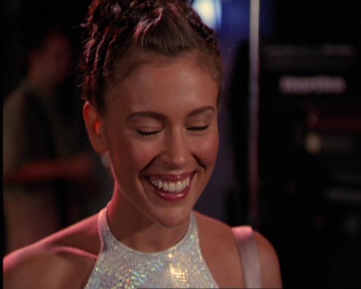 Charmed-Online_dot_net-2x05TheDevilsMusic1523.jpg