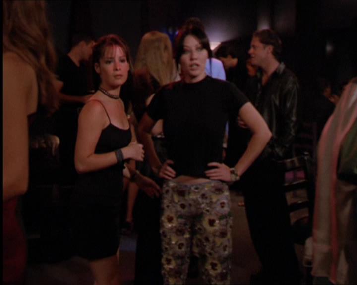 Charmed-Online_dot_net-2x05TheDevilsMusic1530.jpg
