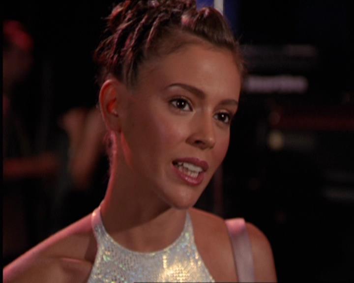 Charmed-Online_dot_net-2x05TheDevilsMusic1557.jpg