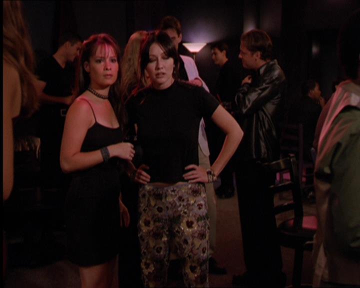 Charmed-Online_dot_net-2x05TheDevilsMusic1570.jpg