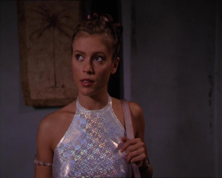 Charmed-Online_dot_net-2x05TheDevilsMusic1597.jpg