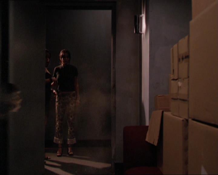 Charmed-Online_dot_net-2x05TheDevilsMusic1602.jpg
