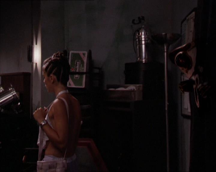 Charmed-Online_dot_net-2x05TheDevilsMusic1609.jpg
