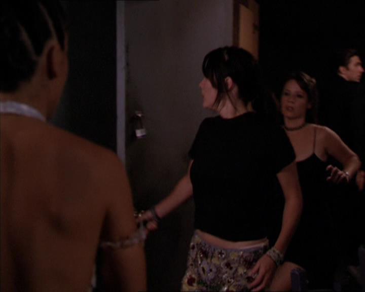 Charmed-Online_dot_net-2x05TheDevilsMusic1620.jpg