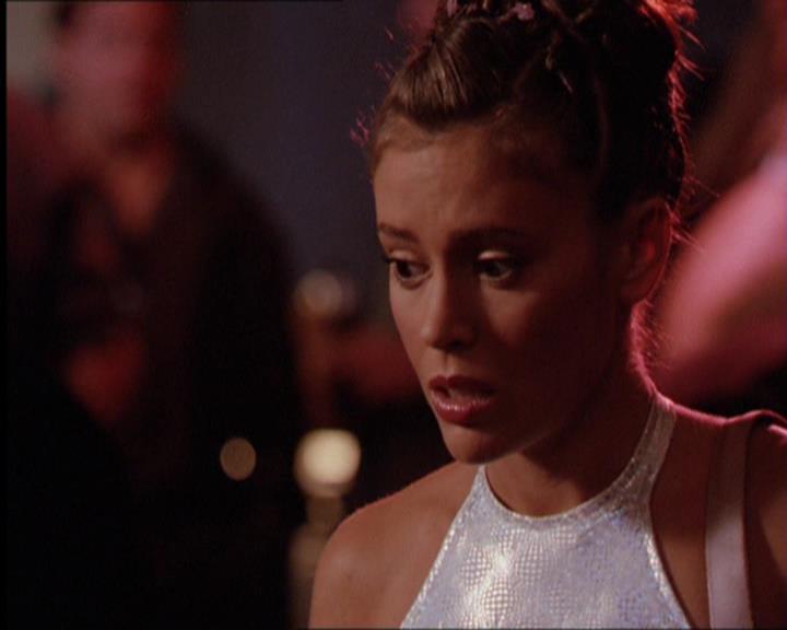 Charmed-Online_dot_net-2x05TheDevilsMusic1658.jpg