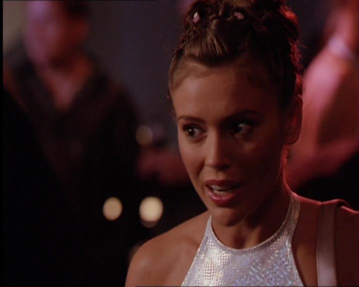 Charmed-Online_dot_net-2x05TheDevilsMusic1659.jpg