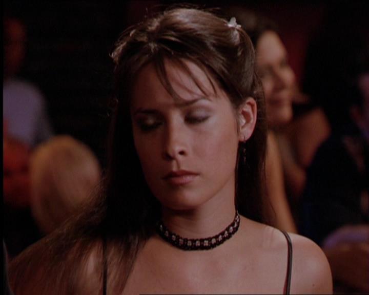 Charmed-Online_dot_net-2x05TheDevilsMusic1664.jpg