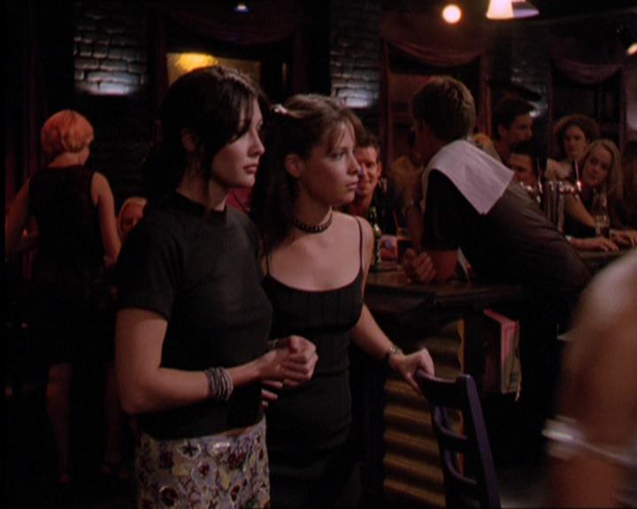 Charmed-Online_dot_net-2x05TheDevilsMusic1678.jpg