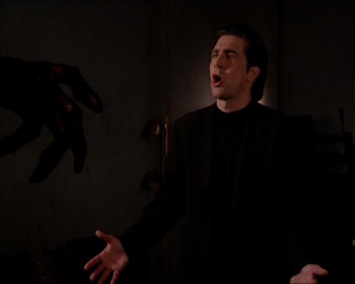 Charmed-Online_dot_net-2x05TheDevilsMusic1684.jpg