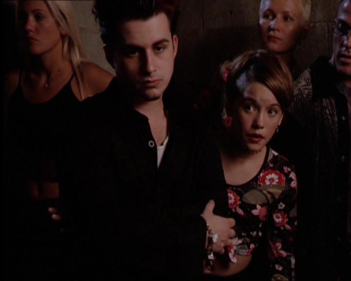 Charmed-Online_dot_net-2x05TheDevilsMusic1732.jpg