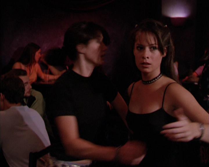 Charmed-Online_dot_net-2x05TheDevilsMusic1874.jpg