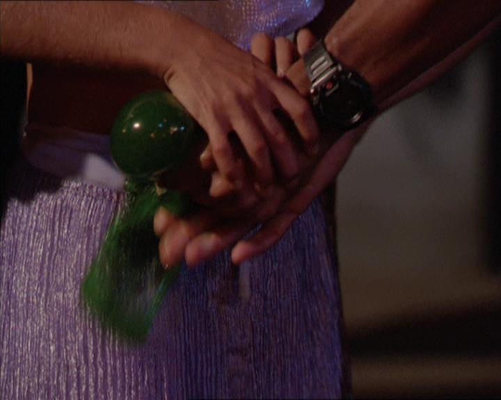 Charmed-Online_dot_net-2x05TheDevilsMusic1939.jpg