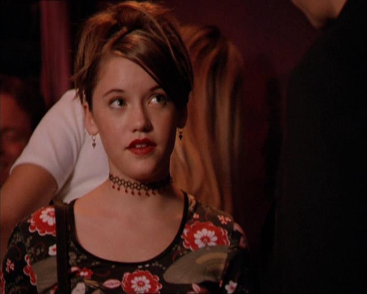 Charmed-Online_dot_net-2x05TheDevilsMusic1985.jpg