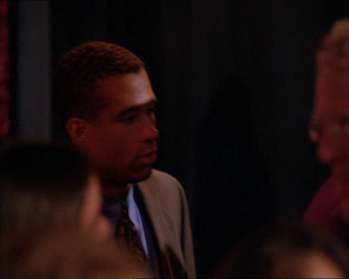 Charmed-Online_dot_net-2x05TheDevilsMusic2030.jpg