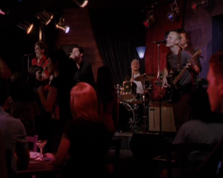 Charmed-Online_dot_net-2x05TheDevilsMusic2037.jpg