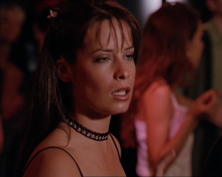 Charmed-Online_dot_net-2x05TheDevilsMusic2043.jpg