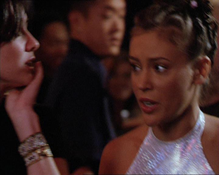 Charmed-Online_dot_net-2x05TheDevilsMusic2047.jpg