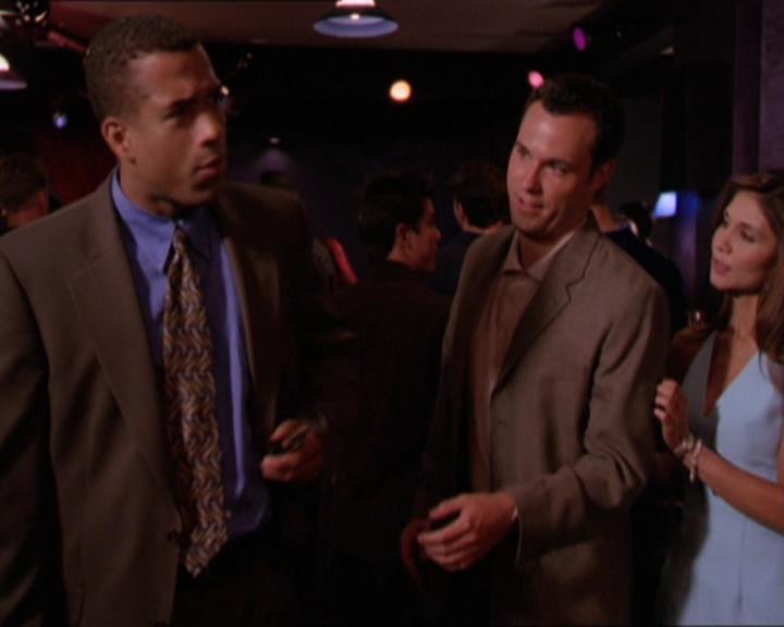 Charmed-Online_dot_net-2x05TheDevilsMusic2053.jpg