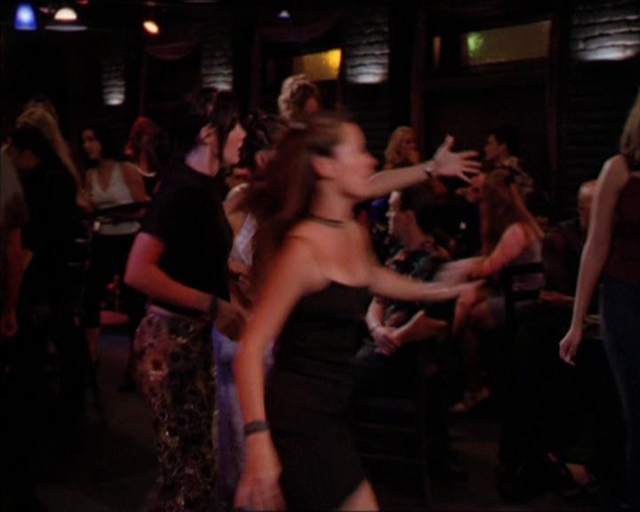 Charmed-Online_dot_net-2x05TheDevilsMusic2076.jpg