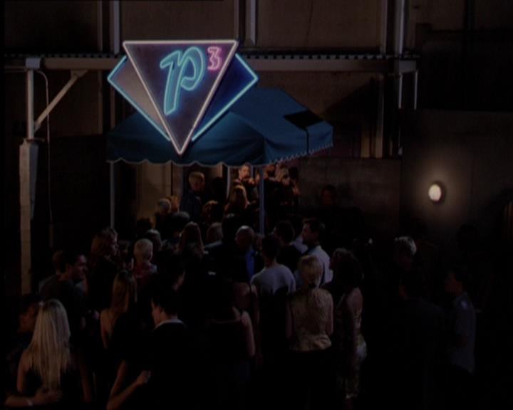 Charmed-Online_dot_net-2x05TheDevilsMusic2092.jpg