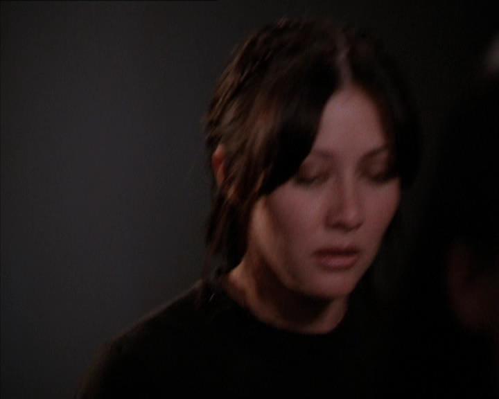 Charmed-Online_dot_net-2x05TheDevilsMusic2109.jpg