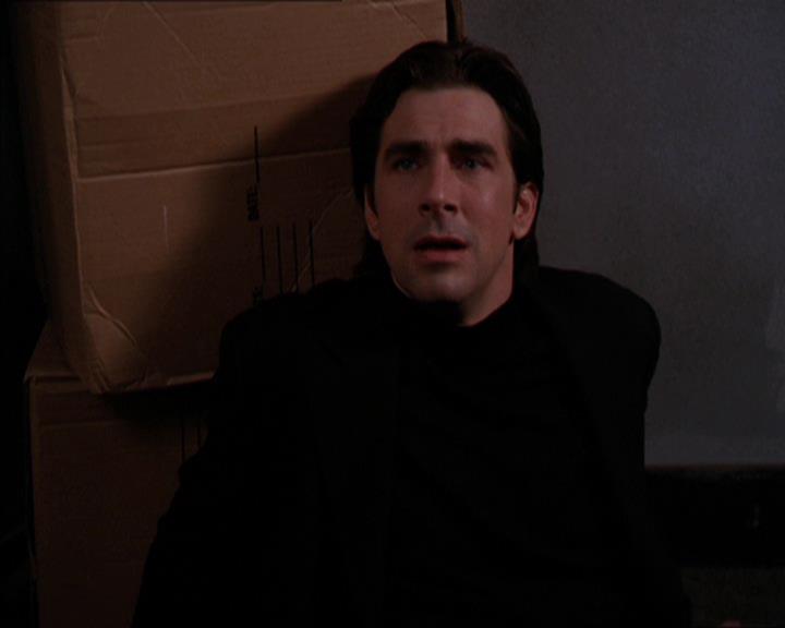 Charmed-Online_dot_net-2x05TheDevilsMusic2127.jpg