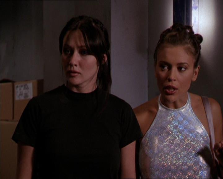 Charmed-Online_dot_net-2x05TheDevilsMusic2147.jpg