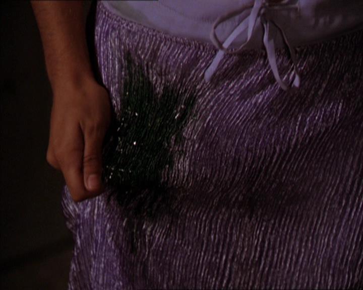 Charmed-Online_dot_net-2x05TheDevilsMusic2165.jpg