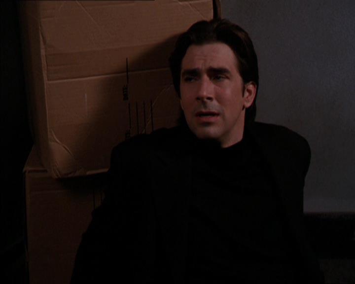 Charmed-Online_dot_net-2x05TheDevilsMusic2169.jpg