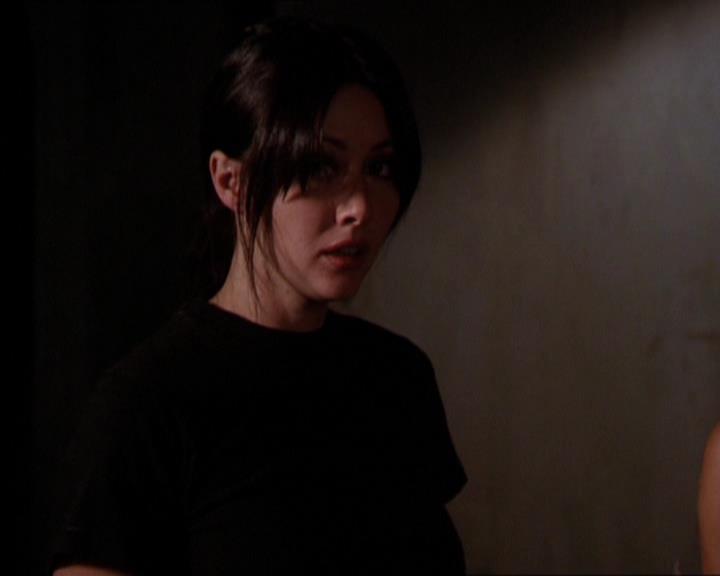 Charmed-Online_dot_net-2x05TheDevilsMusic2183.jpg