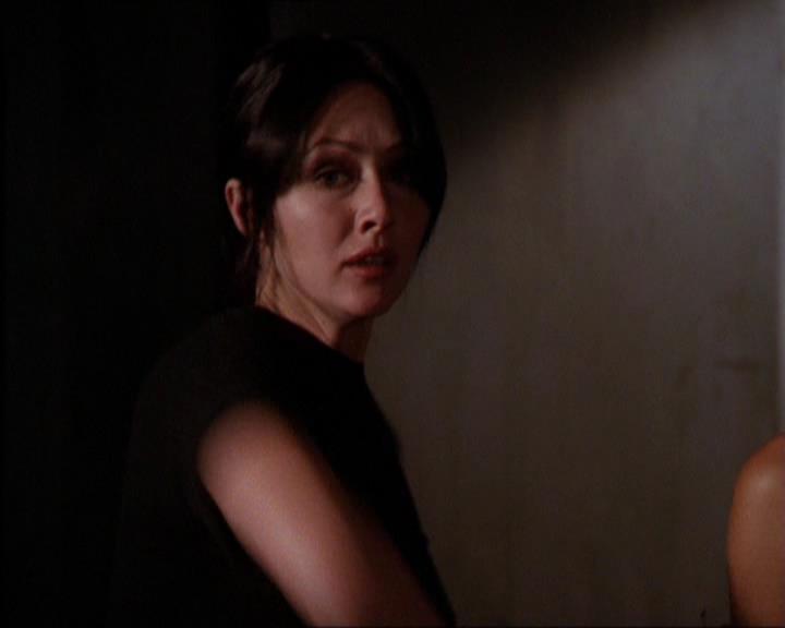 Charmed-Online_dot_net-2x05TheDevilsMusic2184.jpg